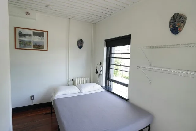 Room, Double Bed, Shared Bathroom, Small, Ocean Island Inn Backpackers Suites Hostel 3/10