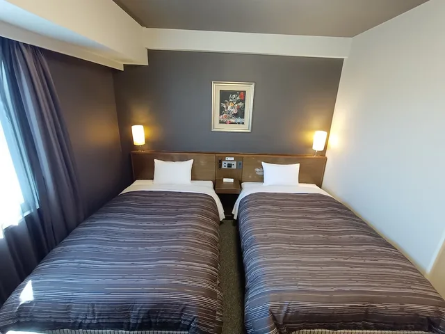 غرفة بسريرين منفصلين في المبنى الرئيسي للمدخنين، Hotel Route-Inn Iwakiizumi Ekimae 3/10