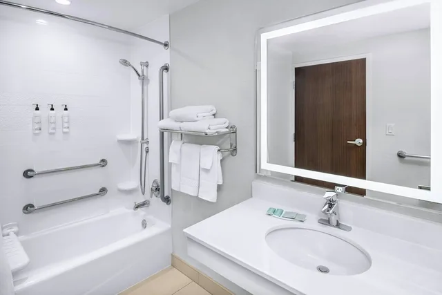 غرفة بسريرين كوين لذوي الإعاقة، Fairfield Inn And Suites By Marriott Edmonton North 4/5
