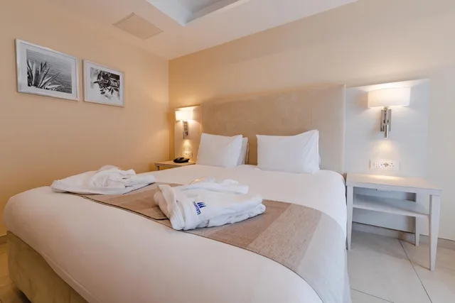غرفة ديلوكس بسرير كينج بإطلالة على الحديقة، Maritim Antonine Hotel and Spa Malta 3/10