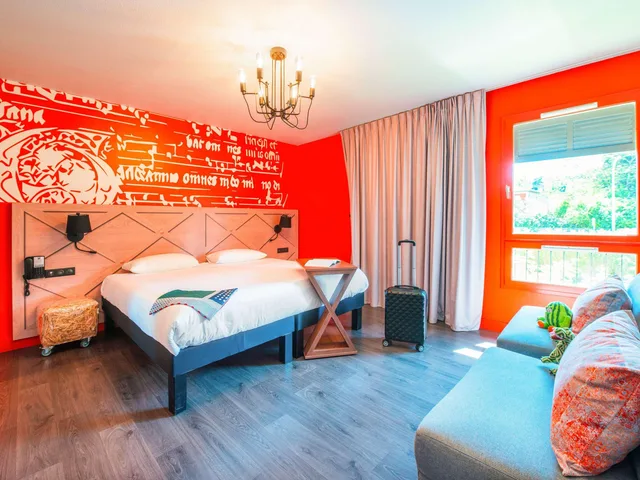 Standard, Double Bed, 2 Sofa, Ibis Styles Carcassonne La Cite 1/10