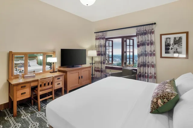 Deluxe, King Bed, Mountain View, The Omni Grove Park Inn 2/5