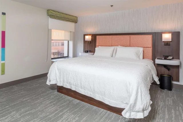 Study, King Bed, Sofa، Hampton Inn Williamsport-Downtown 4/8