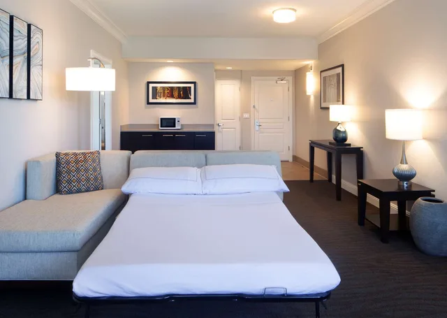 جناح بسرير كينج مع أريكة، Hilton Santa Cruz/Scotts Valley 5/7