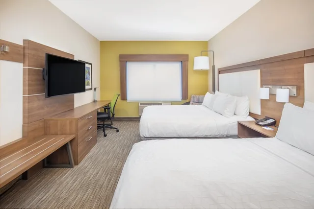 غرفة قياسية بسريرين كوين، Holiday Inn Express Hotel Suites Bishop 1/4