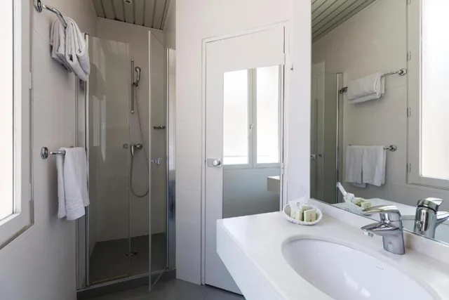 Small Double Room, La Residence Du Berry 9/9