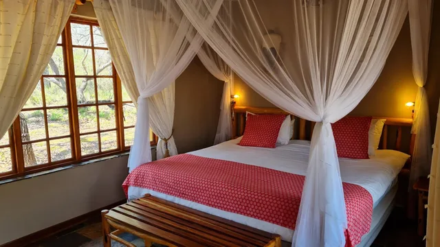 غرفة قياسية ثلاثية، Thornhill Safari Lodge 2/5