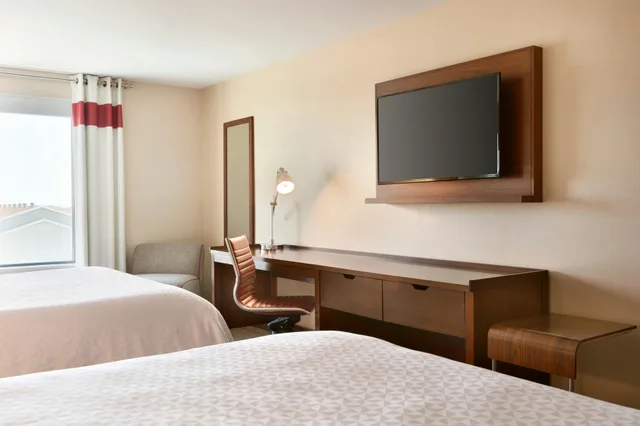 غرفة بسريرين كوين، Four Points by Sheraton Fargo Medical Center 5/8