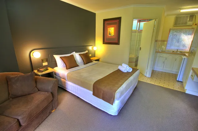 Spa, Deluxe, Queen Bed، Lorne Coachman 1/10
