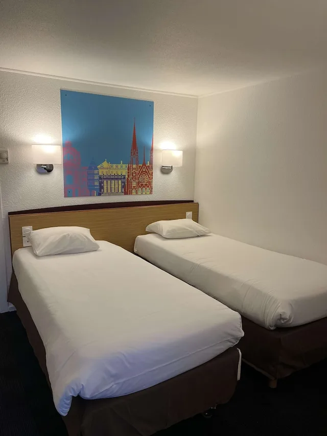 غرفة قياسية بسريرين منفصلين، Kyriad Direct Marseille Ouest Martigues 6/10