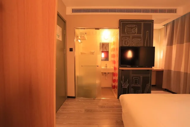 Ibis Xuzhou East Huaihai Road Hotel، Yunlong 33/41