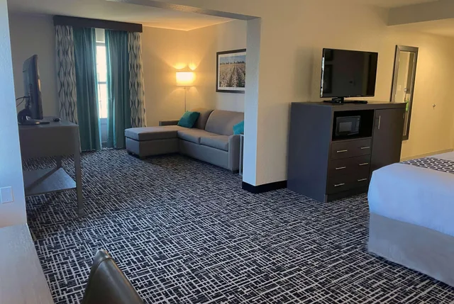 جناح بسرير كينج، La Quinta Inn and Suites by Wyndham Jonesboro 5/5