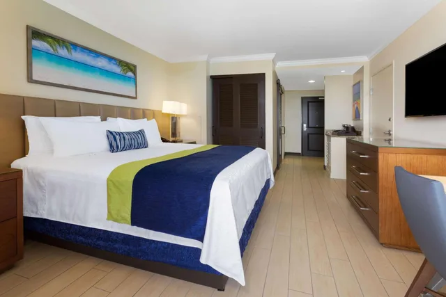 غرفة ركنية بسرير كينج بإطلالة على البحر، Wyndham Deerfield Beach Resort 2/6