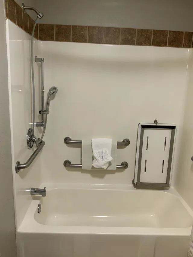 غرفة قياسية بسرير كينج لذوي الإعاقة، Best Western Sawtooth Inn & Suites 5/7