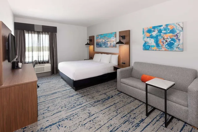 Room, King Bed, La Quinta Inn & Suites by Wyndham Rockport - Fulton 3/6