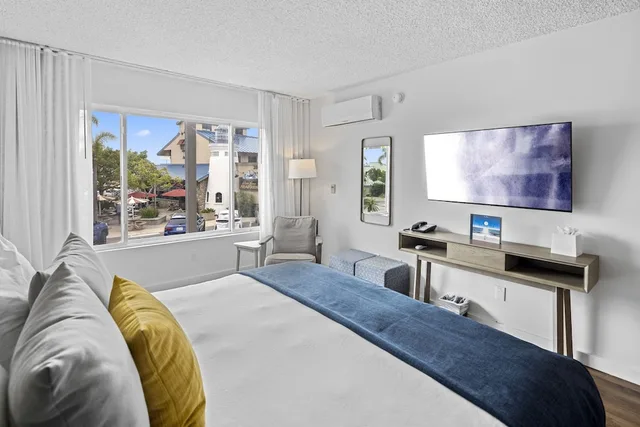 Deluxe, King Bed, Harbour View, Pool Side، Sea Harbor Hotel 1/3