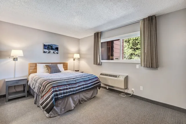 Traditional, Suite, 1 Queen and 1 Murphy Bed, Queen Murphy Bed، Bend Riverside Inn &amp; Suites 1/10