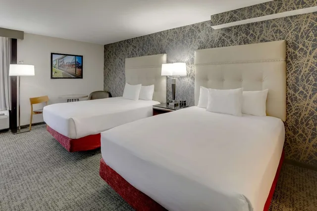 غرفة بسريرين كوين لذوي الإعاقة، Drury Inn Paducah 2/5