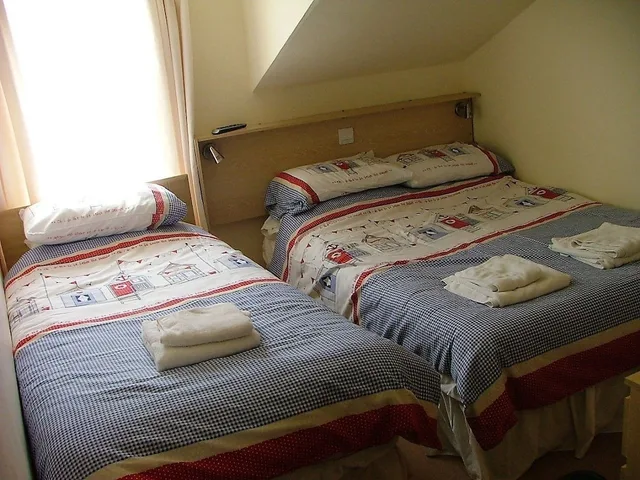 غرفة عائلية بسرير مزدوج وسرير فردي، The Beverley Hotel 1/1