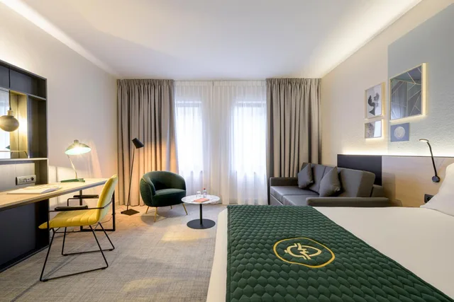 Standard, Queen Bed, Sofa, Middle Floor، Holiday Inn Hasselt 2/3