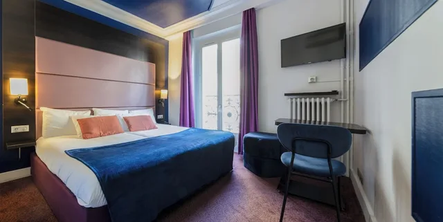 Room, Queen Bed, Accueil Hotel Paris Pigalle Montmartre 9/10