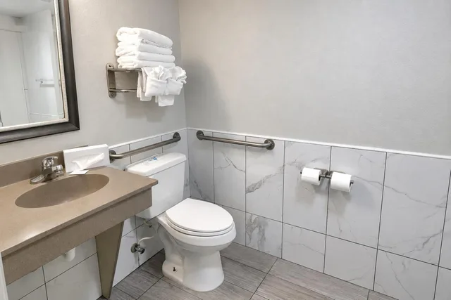 غرفة ديلوكس بسريرين كوين لذوي الإعاقة، Days Inn by Wyndham Apple Valley Pigeon Forge/Sevierville 5/7