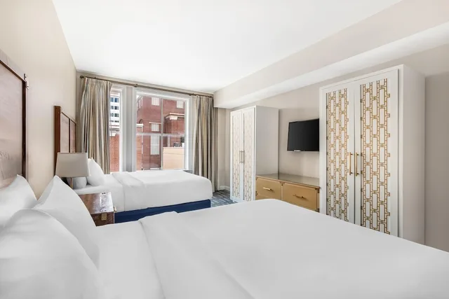 جناح بسرير كينج وسريرين كوين بغرفتي نوم مع أريكة، Hilton Vacation Club King 583 Charleston 2/10