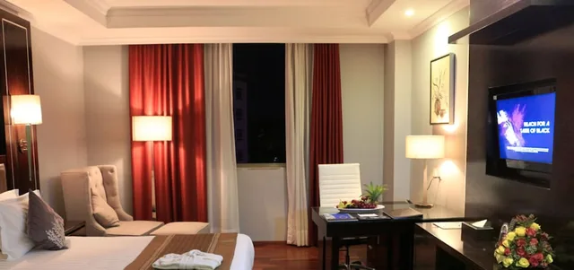 غرفة تنفيذية بسرير كينج بحوض جاكوزي، Saro-Maria Hotel 5/6