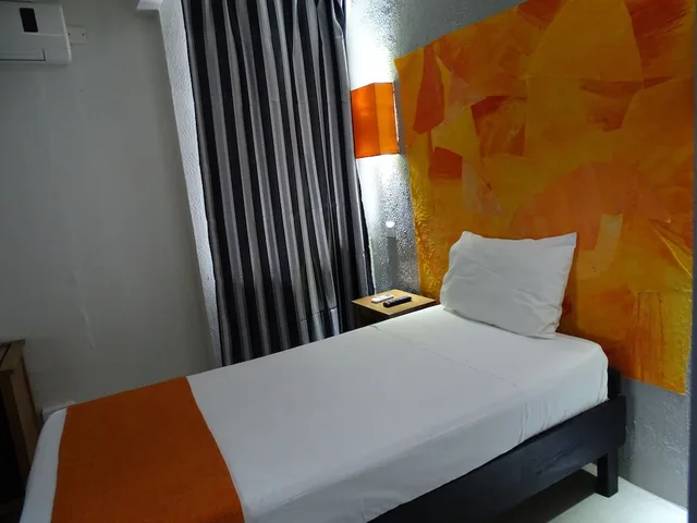 Room, Single, Single Bed, La Tonnelle 1/8