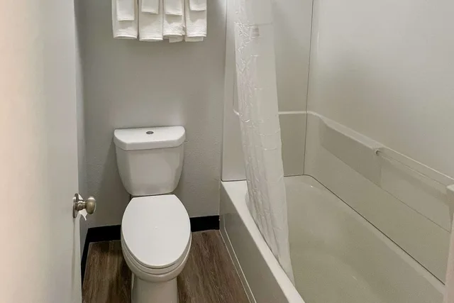 غرفة بسريرين مزدوجين، Quality Inn & Suites Columbus West 1/1