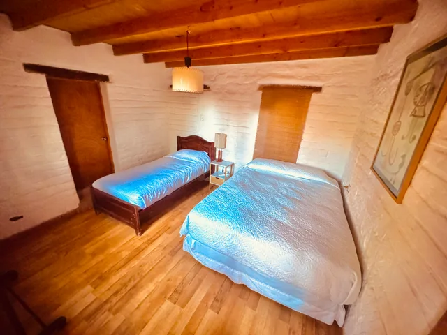 غرفة ثلاثية بسريرين منفصلين بحمام خاص، Ruka Zen Lodge 1/7