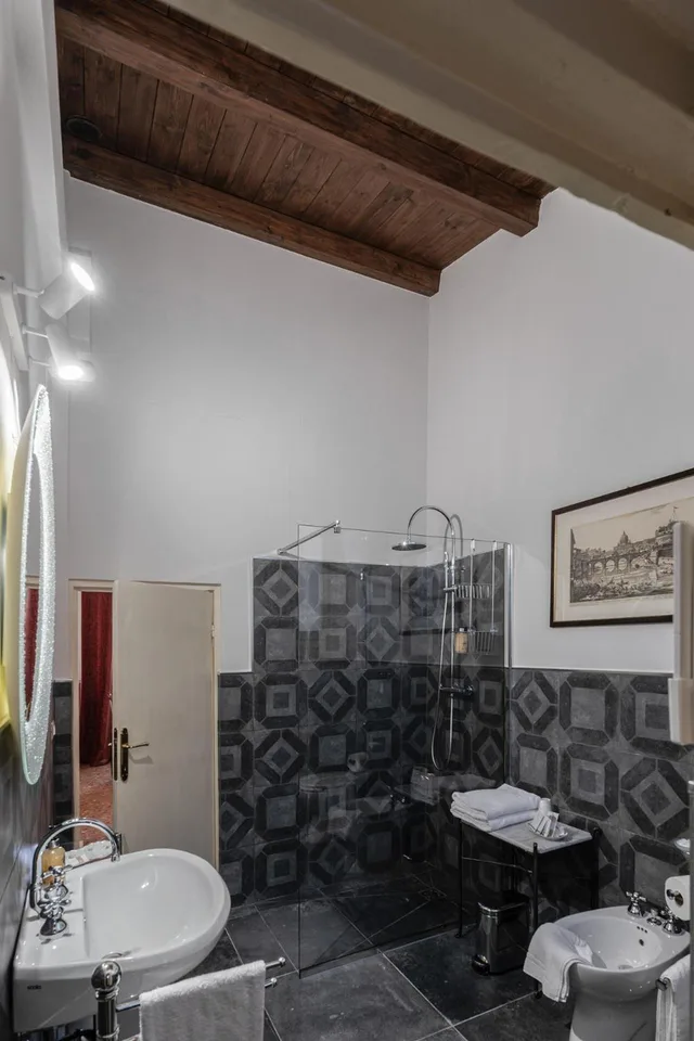 جناح بسرير كينج، Palazzo Rotati 6/6