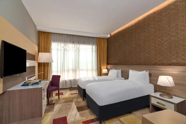 غرفة كلاسيكية بسريرين منفصلين مع أريكة، Mercure Makkah Aziziah 6/10