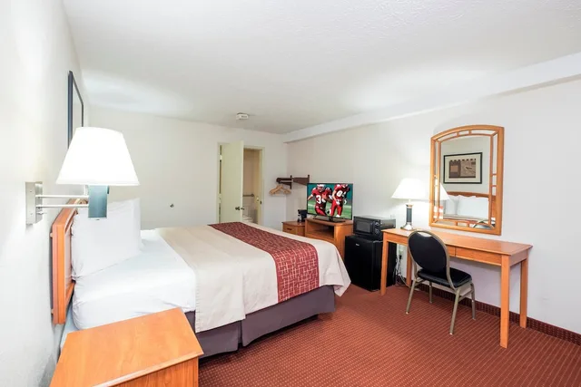غرفة قياسية بسرير كينج لذوي الإعاقة، Red Roof Inn Columbus Northeast - Westerville 3/6