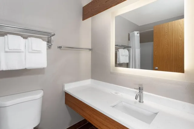 غرفة بسريرين كوين، Super 8 By Wyndham Green Bay Near Stadium 7/10