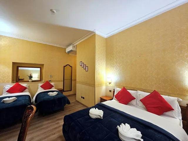 غرفة ديلوكس رباعية بسرير مزدوج وسريرين منفصلين، AMADEUS HOTEL ROME 1/5