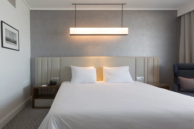 غرفة بريميوم مفردة بإطلالة على المدينة، Makedonia Palace, WorldHotels Luxury 1/3