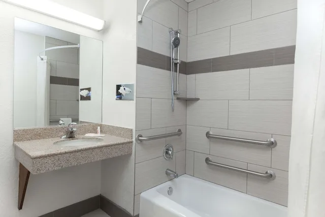 Room, 2 Queen Beds, Accessible, Super 8 by Wyndham Flagstaff 5/7