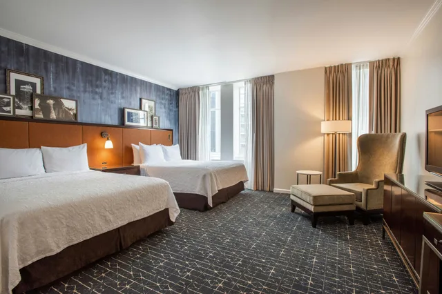 غرفة بسريرين كوين، Magnolia Hotel Houston 3/5