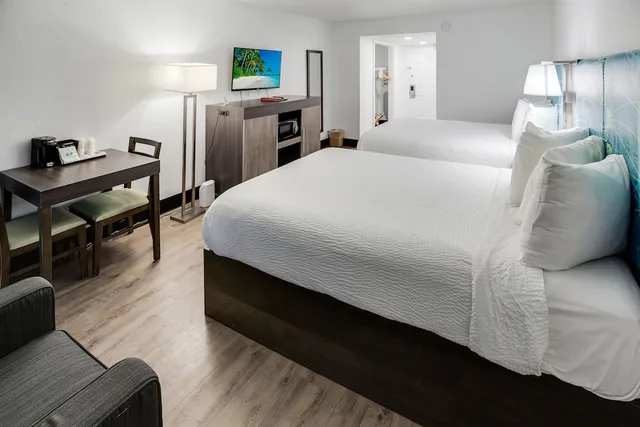 Standard, 2 Queen Beds, Ocean Front، Tropical Seas Hotel 2/4
