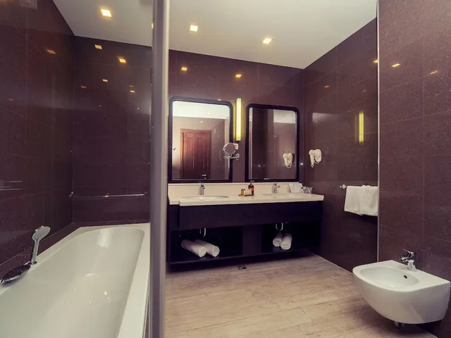 جناح جونيور بسرير كوين مع أريكة، Hotel Moskva 7/10