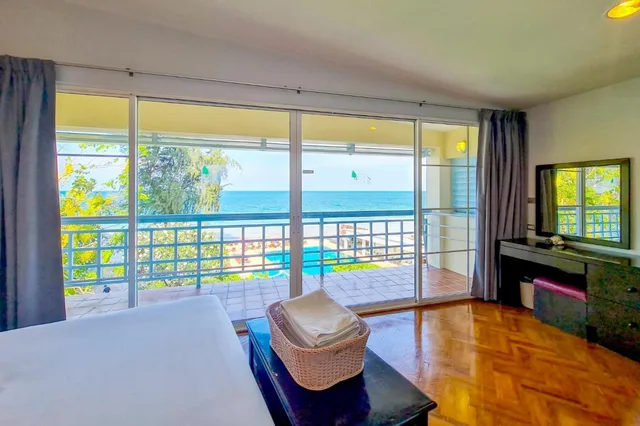 دوبلكس بسريرين منفصلين وسرير كينج بإطلالة على البحر مع أريكة، Chom View Hotel Hua Hin 4/7