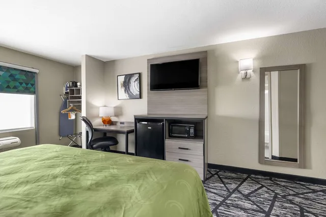 غرفة بسرير كينج، Quality Inn Jackson Northwest 1/2