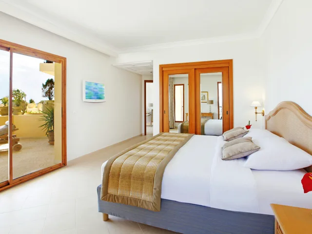 غرفة كلاسيكية بسرير مزدوج بإطلالة على المدينة، Movenpick Resort and Marine Spa Sousse 8/9