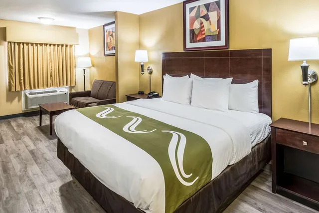 غرفة بسرير كينج، Quality Inn Corsicana, TX 1/3
