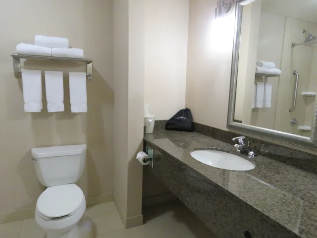 Suite, 2 Queen Beds, Extra Floor Space، Holiday Inn Express Hotel & Suites North Sequim 3/4
