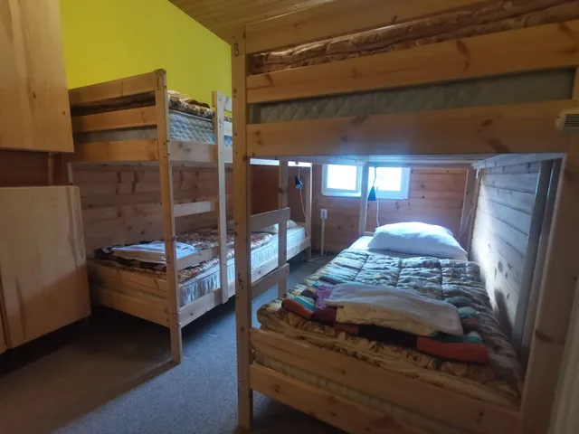 غرفة رباعية بأربعة أسرّة بحمام مشترك، Hostel Pod Voglom 2/2