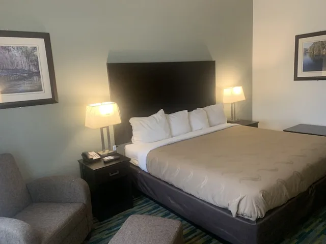 غرفة بسرير كينج لذوي الإعاقة، Quality Inn Winder, GA 2/4