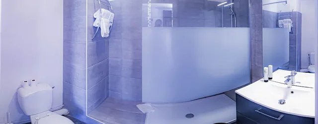 غرفة كومفورت ثلاثية بسرير مزدوج وسرير فردي، Hotel Les Charmilles 2/2