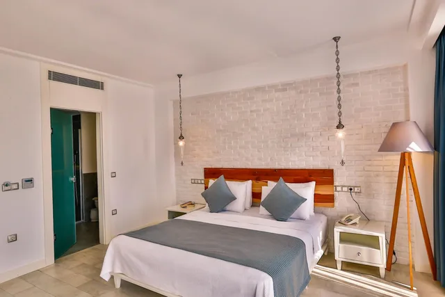 غرفة بسرير مزدوج بإطلالة على البحر، Arnna Hotel 1/5